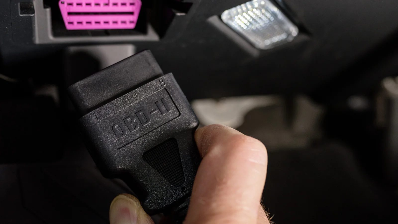 OBD_Car_inside2-4k_jpg.jpg 診断ライフサイクルの円滑化