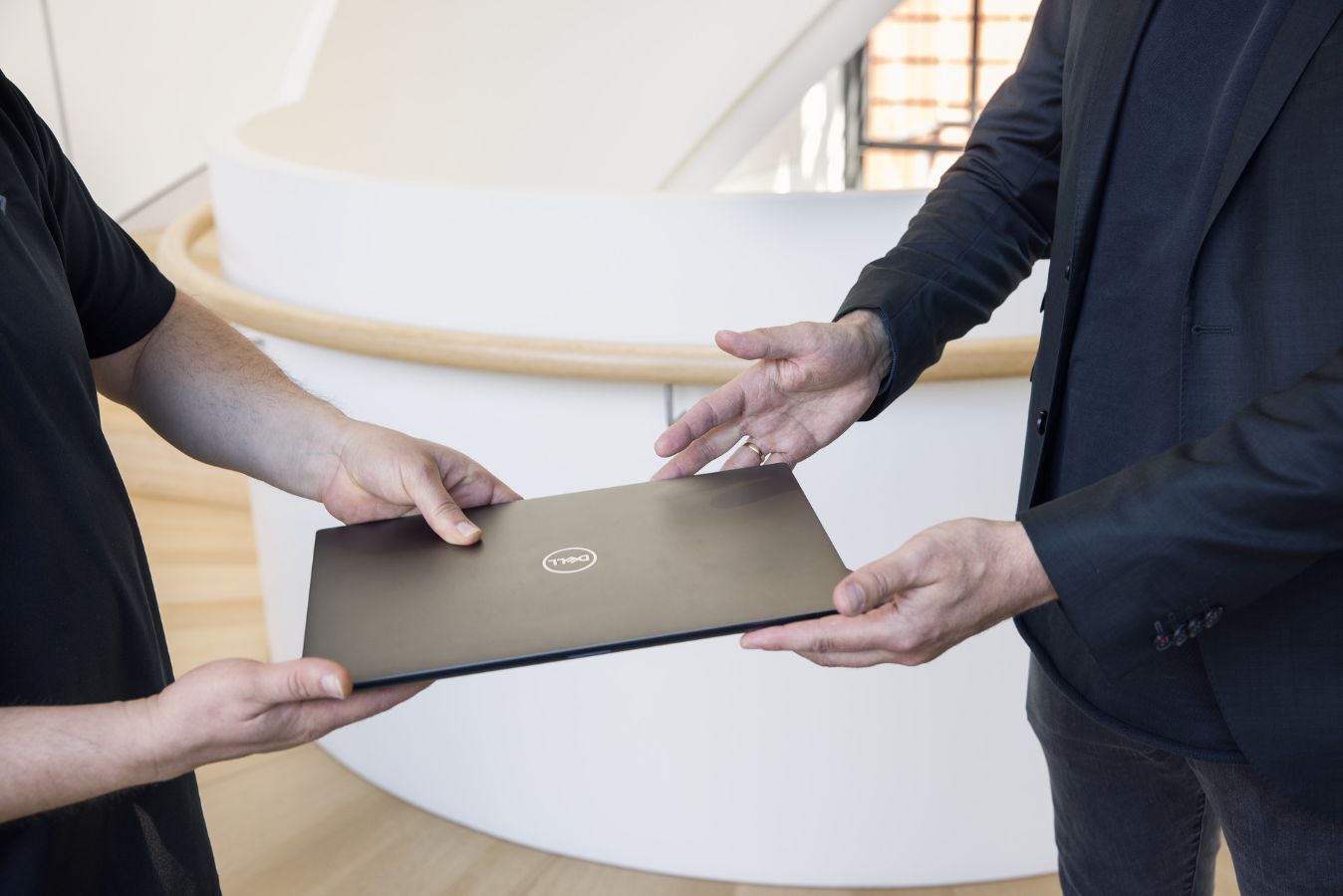 Laptop_Spende.jpg ノートパソコンの寄付
